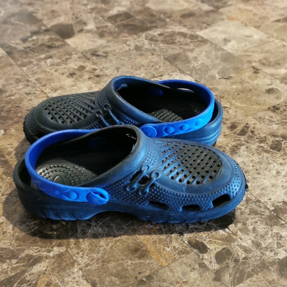 Toddler boys slip on shoes - Picture 3 of 4